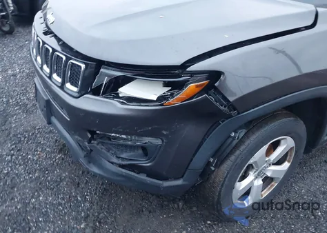 2018 Jeep Compass Latitude 4X4 z USA, uszkodzony, nr VIN 3C4NJDBBXJT270916